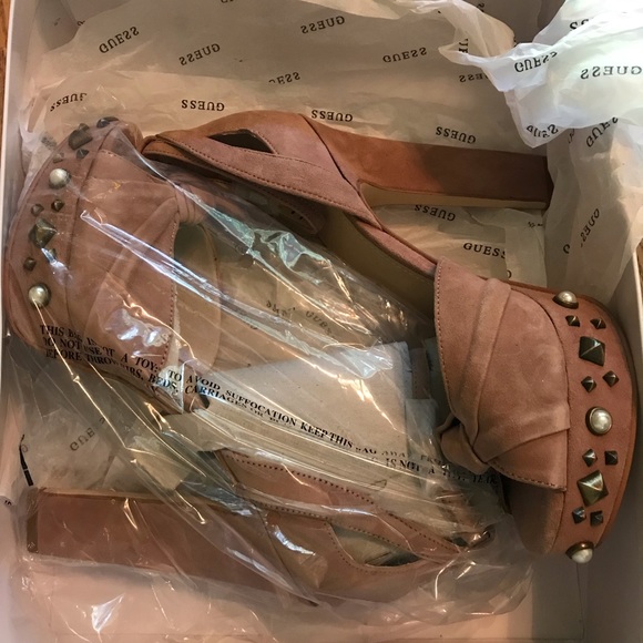 NIB Guess Kenzie 2 Studded Peep Toe Heels 8.5M - Picture 12 of 16